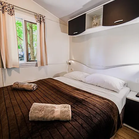 別荘 Three Bedroom Mobile With View