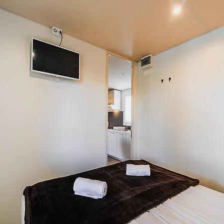 Three Bedroom Mobile With View 別荘 *