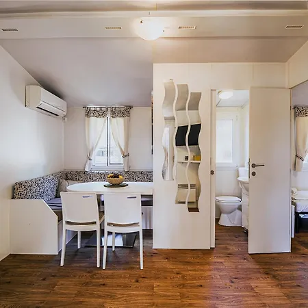 別荘 Three Bedroom Mobile With View *