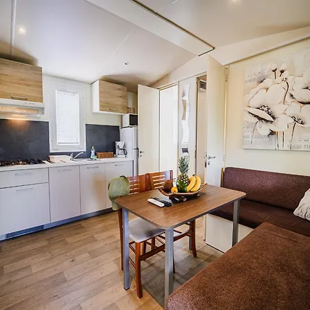 別荘 Three Bedroom Mobile With View *