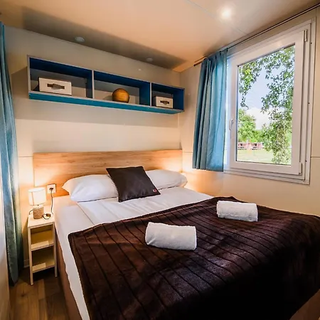 Three Bedroom Mobile With View *