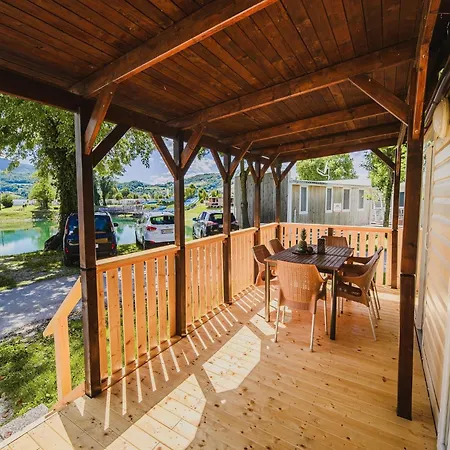 Three Bedroom Mobile With View 別荘 *